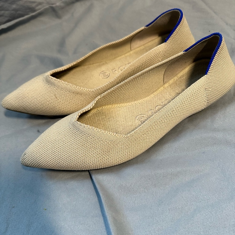 Rothy's The Point Flat Tortoise Sole Pointed Toe
Ecru Light Tan Beige Nude Sz 7